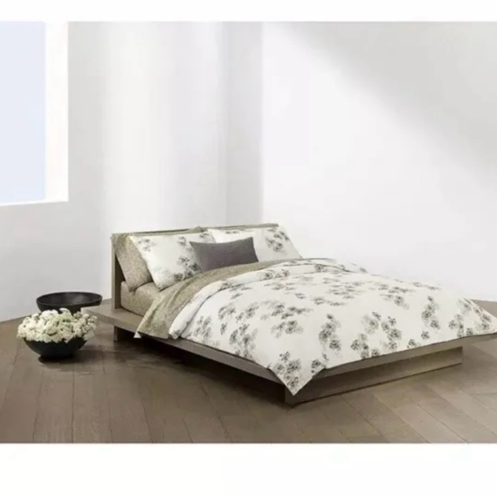 Calvin Klein Parchment Floral F/Queen Duvet Cover+Two Standard Shams!Brand New!